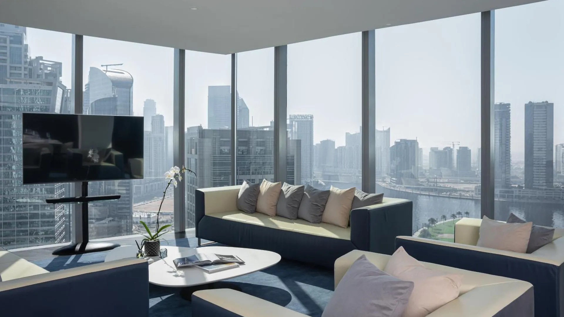 Me Dubai Residences Aparthotel