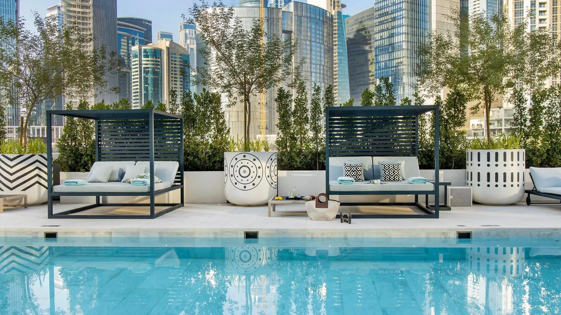Me Dubai Residences 0*,