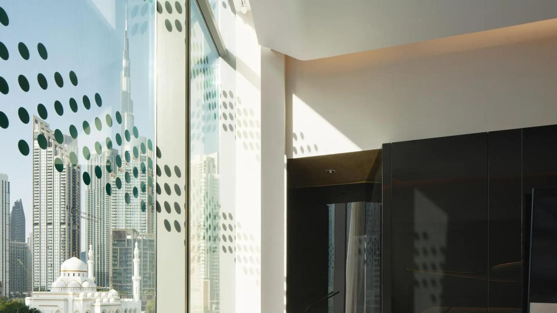 Me Dubai Residences Aparthotel