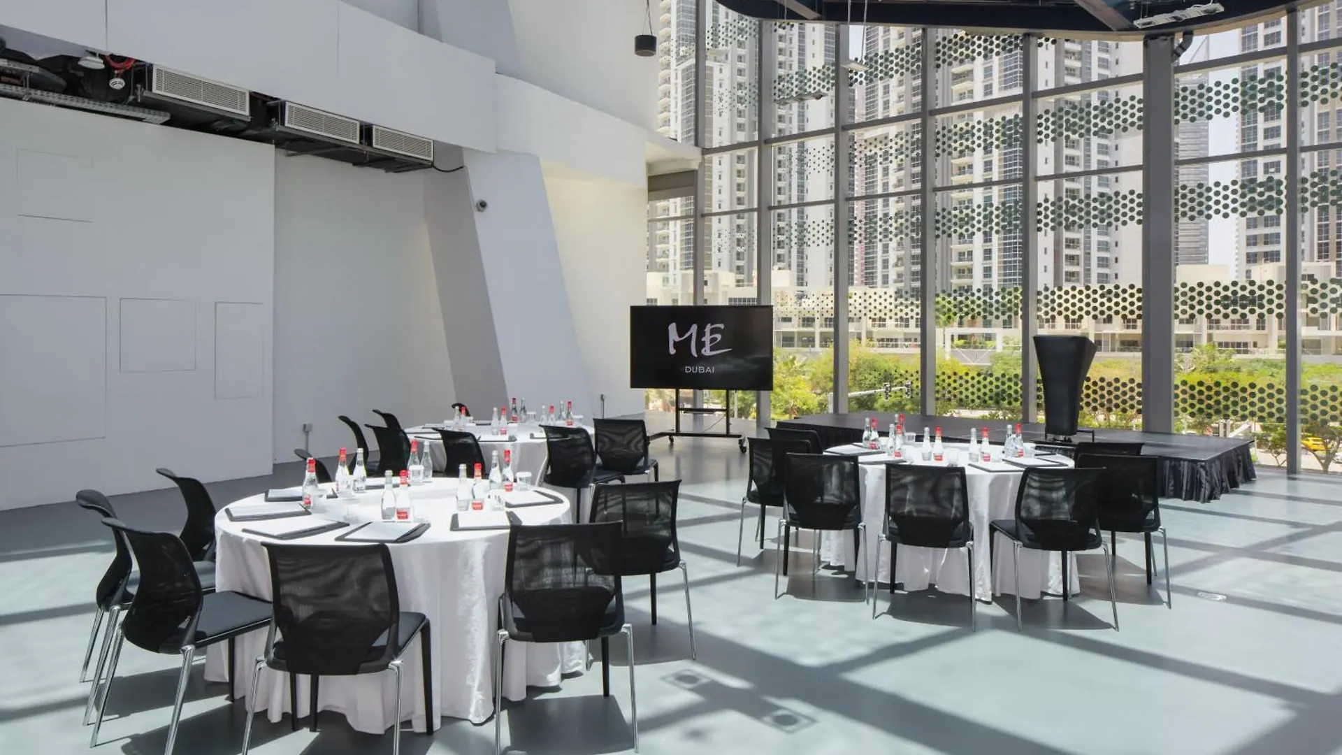 Me Dubai Residences Aparthotel